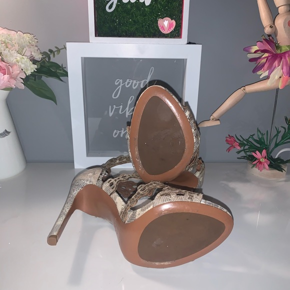 🎉HOST PICK!🎉 ALAÏA LASER CUT SANDAL! - Picture 12 of 12